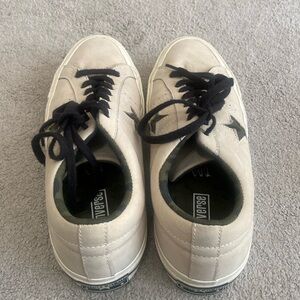 Converse Men’s size 9 leather sneakers